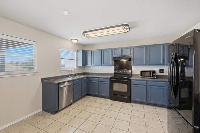 Building Photo - 4BR Home with Open Living Area & Included Appliances