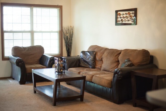 Building Photo - 502 College