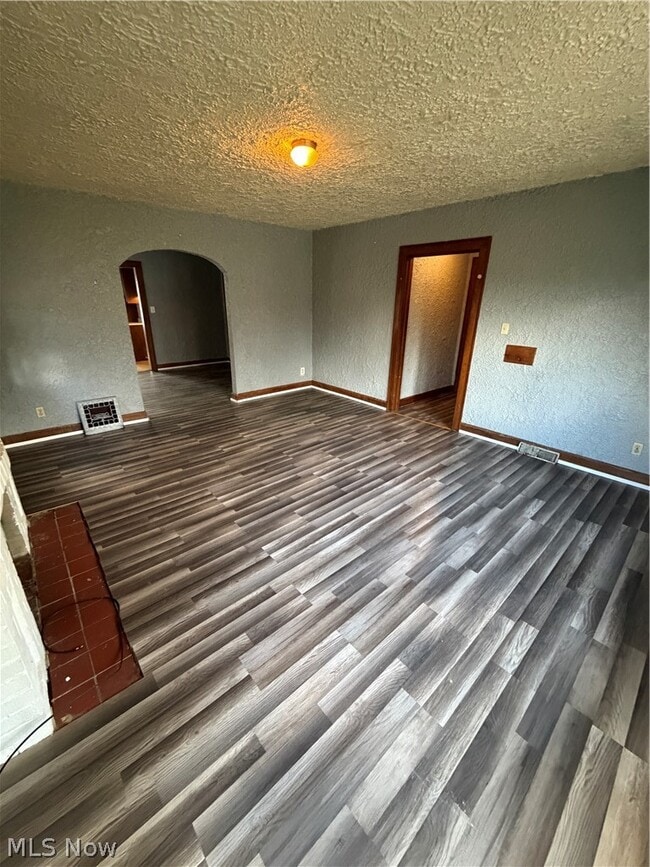 Building Photo - 119 Upland Ave