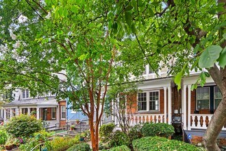 Building Photo - 3 Bed 2 Bath - Glover Park Row Home - Fini...