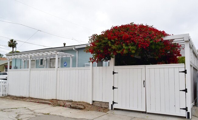 Building Photo - University Heights- Charming 2BR 1BA Craft...