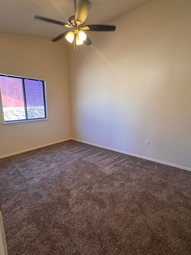 Building Photo - Nice Home is Las Colinas!