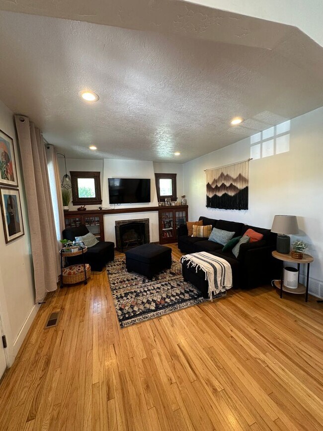 Building Photo - GORGEOUS Salt Lake Home!!!