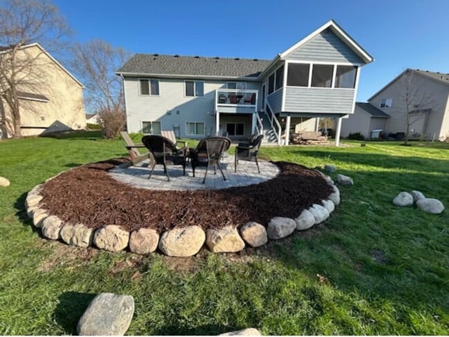 Building Photo - Gorgeous 6 Bed/3 Bath/3 Garage SFH with Screened in Porch, and Firepit in Minnetrista!