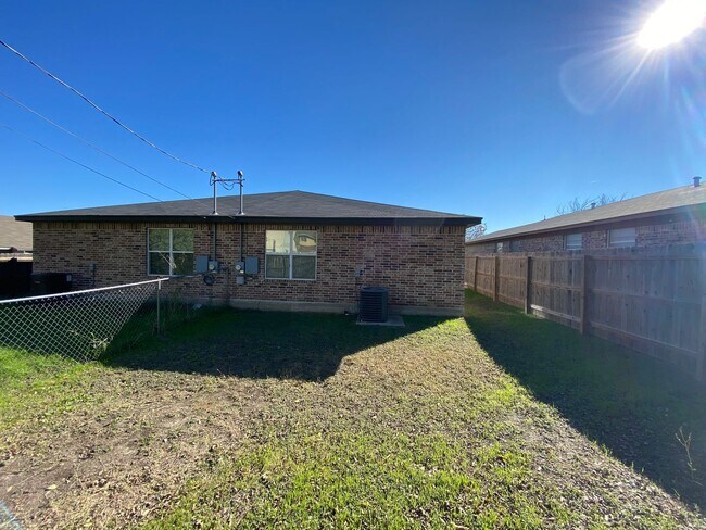 Building Photo - 1203 Wales Dr