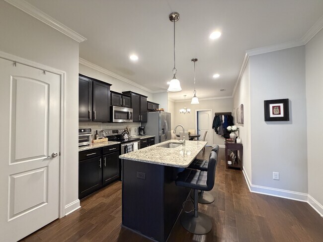 Building Photo - 1630 Shadow Green Dr