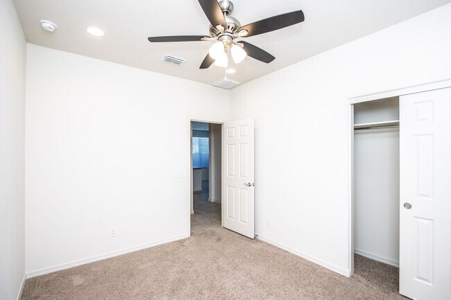 Building Photo - COMING SOON !! Mountainside Living at Canyon Views! 4 bedroom 2 bathroom!