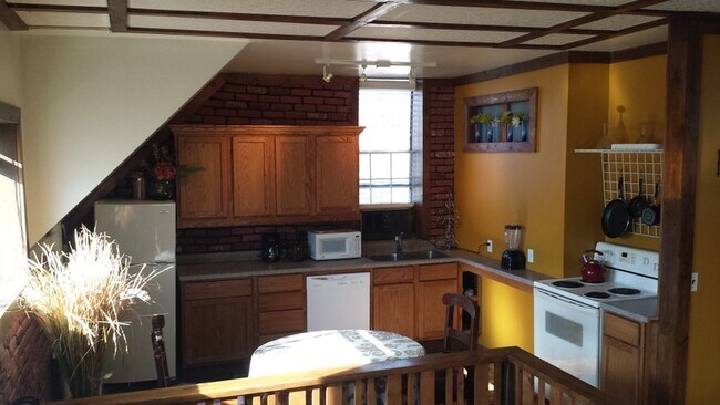 Building Photo - 1136 E 100 S
