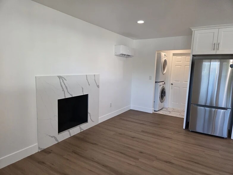 Building Photo - 1117 Meeker Ave