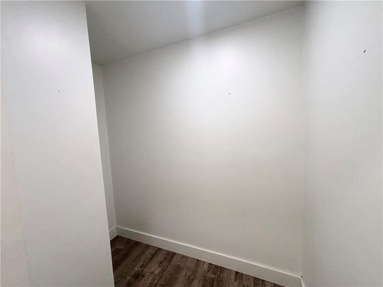 Building Photo - 1317 Redford Dr SE