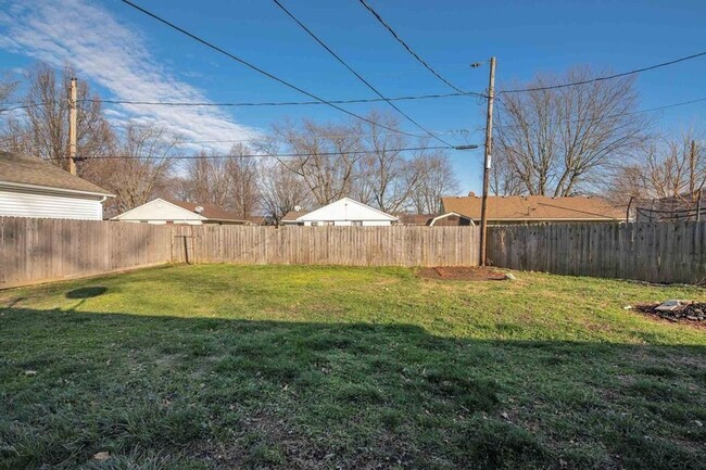 Building Photo - Great Single Family Home! 3 bedroom 1 bath...