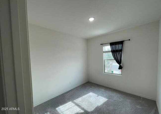 Building Photo - 19142 W Elm St