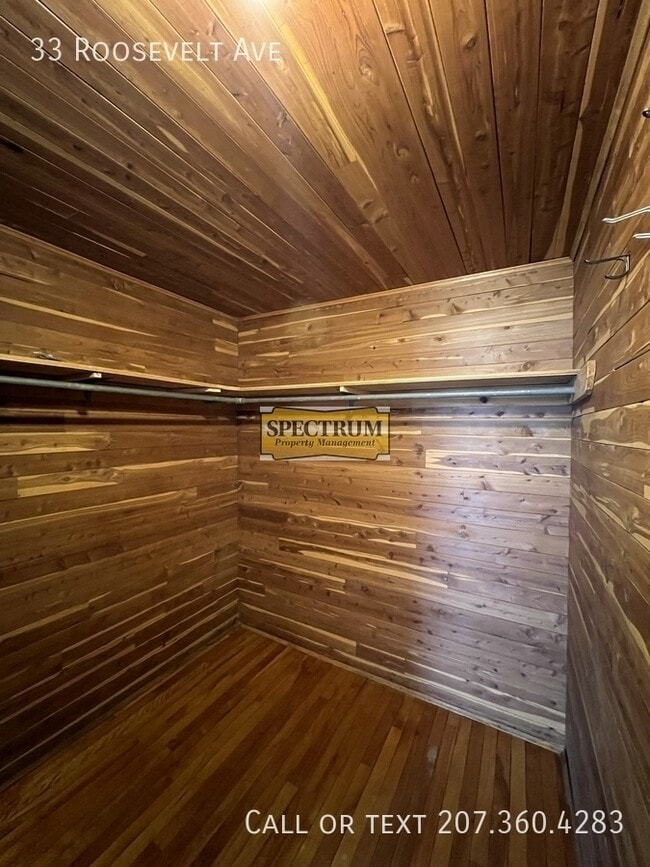 Building Photo - 33 Roosevelt Ave