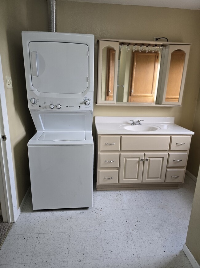 Building Photo - 615 S Smith St