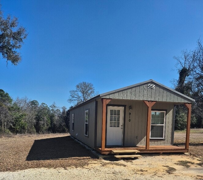 Building Photo - 910 Backwoods Rd