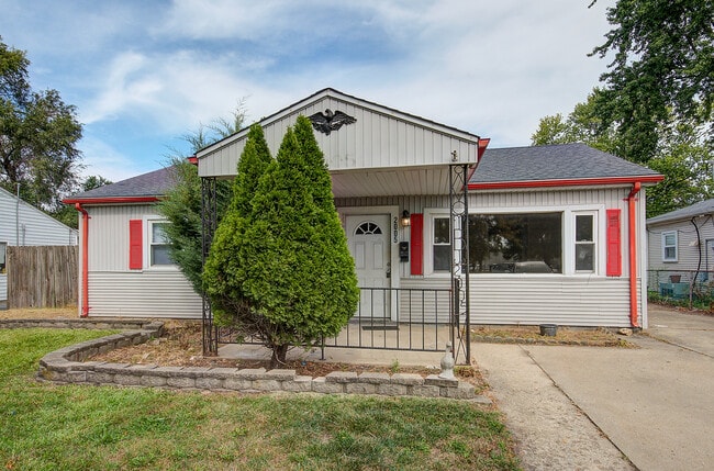 Building Photo - 2005 McDonough St