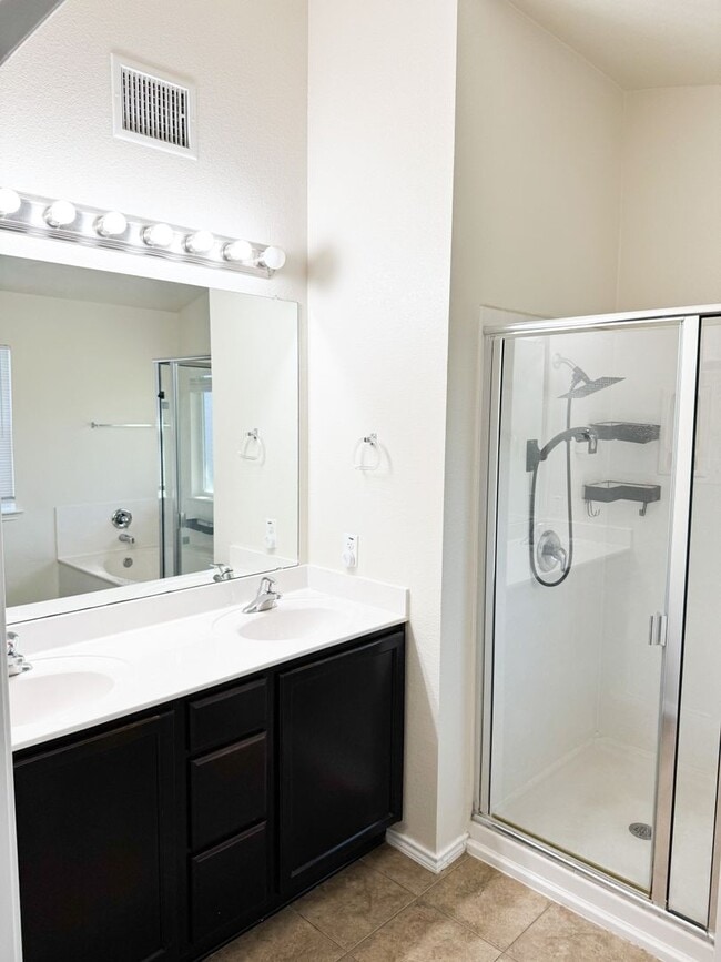 Building Photo - Charming well-maintained 4-bedroom, 2-bath home tucked in a quiet cul-de-sac just minutes from Fo...