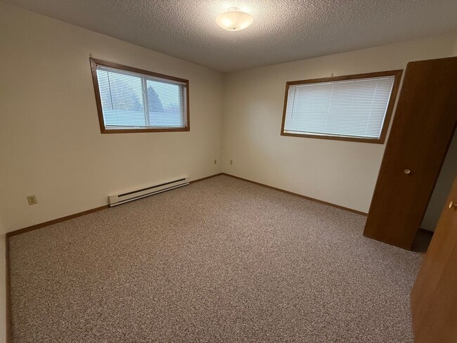 Building Photo - Sunrise Estates - 213