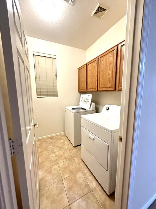 Building Photo - 1812 E Beverly Rd