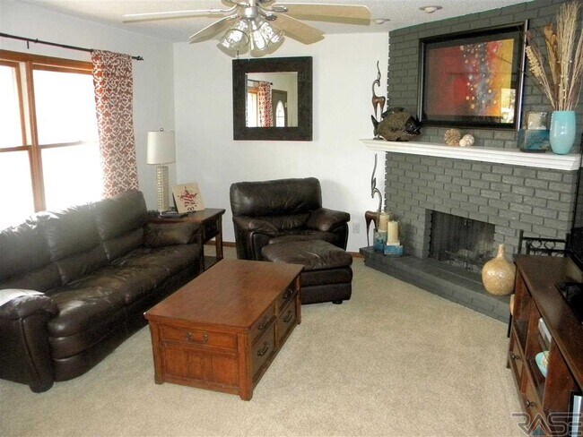 Building Photo - 4400 S Marion Rd