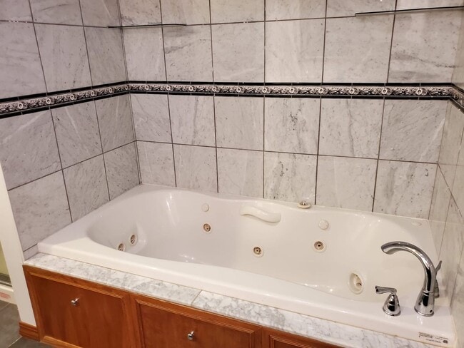 Building Photo - Large two bedroom top floor Condo....over looking lake Harriet.