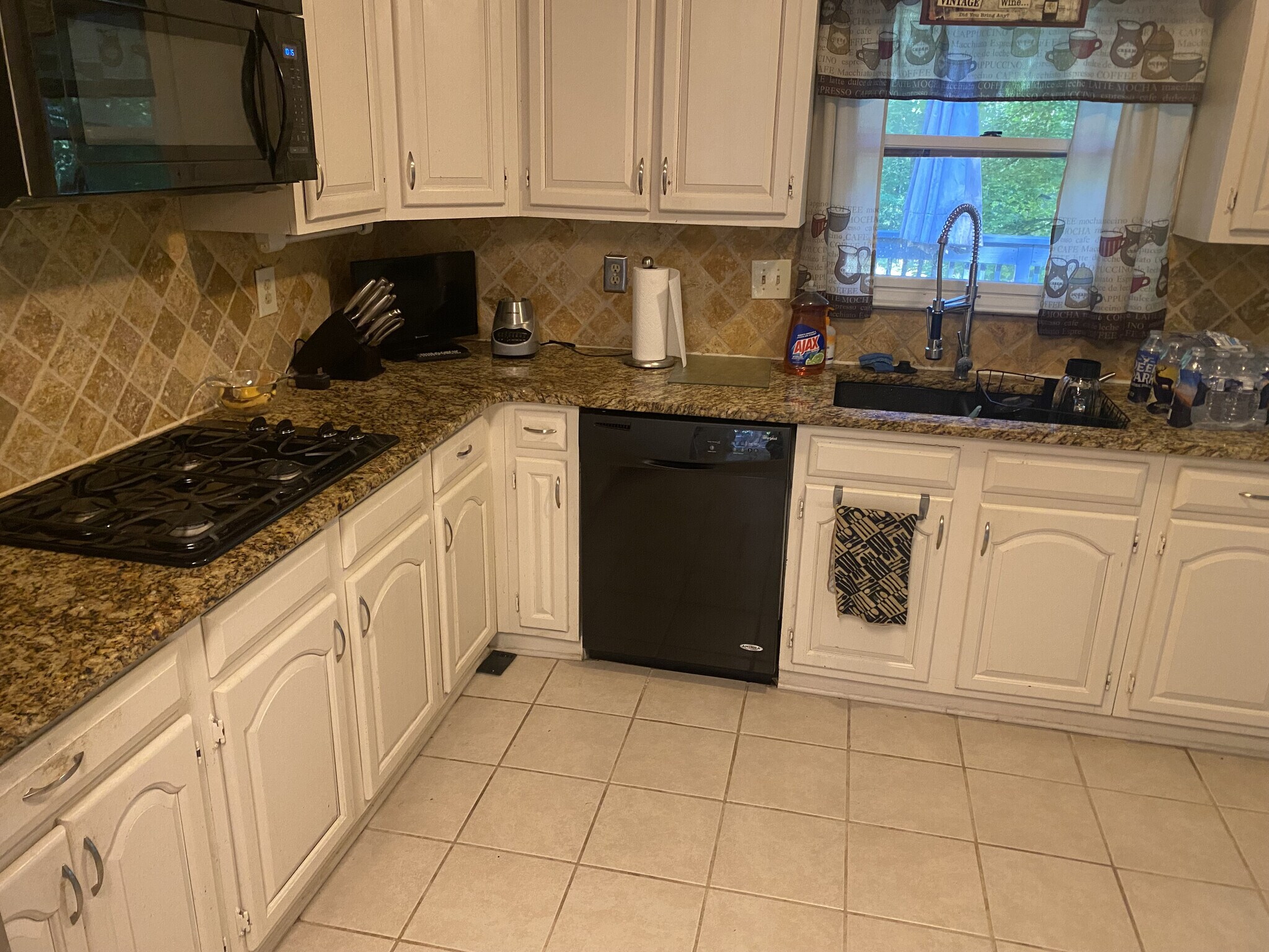 Building Photo - Room in House on Lilburn Stone Mountain Rd