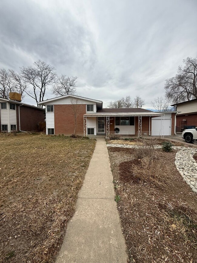 Building Photo - $0 DEPOSIT OPTION, CHARMING 3 BED 2 BATH TRADITIONAL HOME!! HUGE YARD, STEPS FROM PEORIA STATION