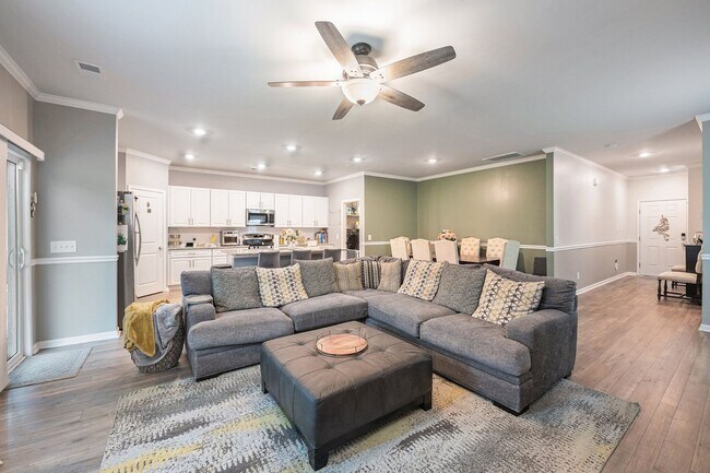 Building Photo - Spacious 5BR House in Charleston