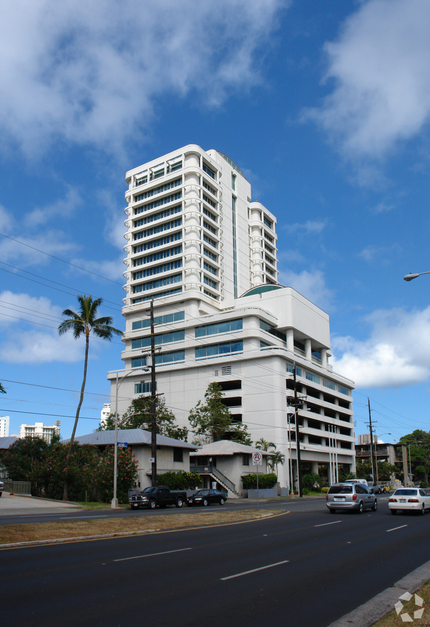 Building Photo - Waikiki Vista