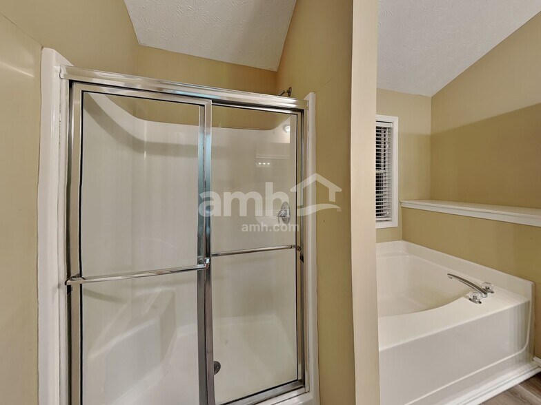 Building Photo - 3355 Brook Lea Dr