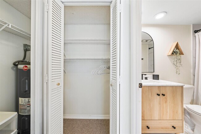 Building Photo - 3150 N Course Ln