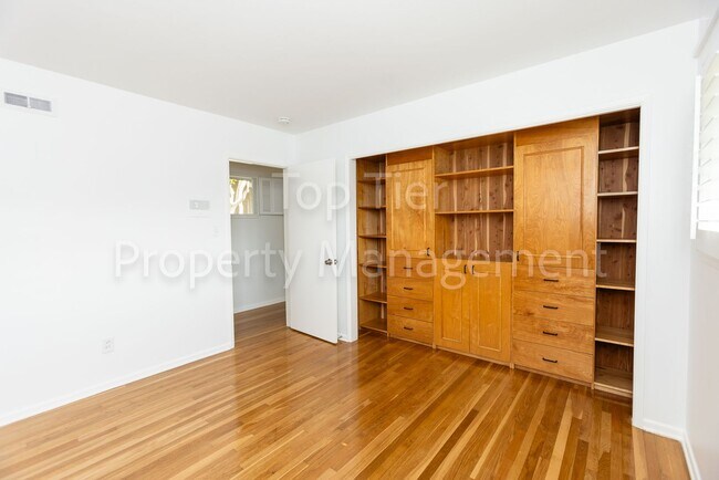 Building Photo - Charming Mid-Century Home | 4BR, 3BA | 2,4...
