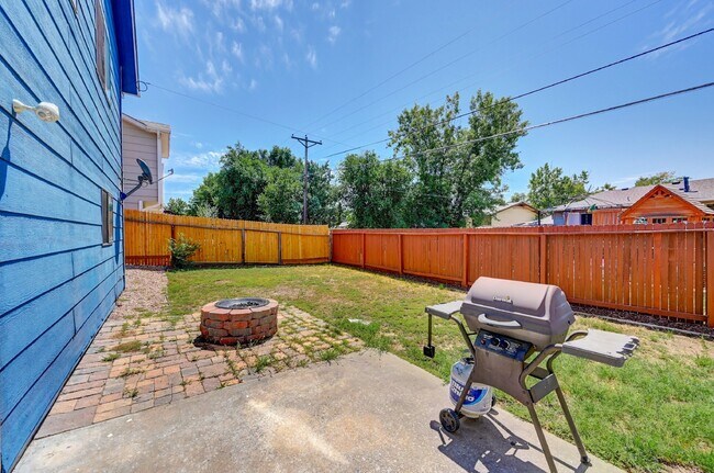 Building Photo - $2,245 - 3 Bed, 3 Bath Home with Finished ...