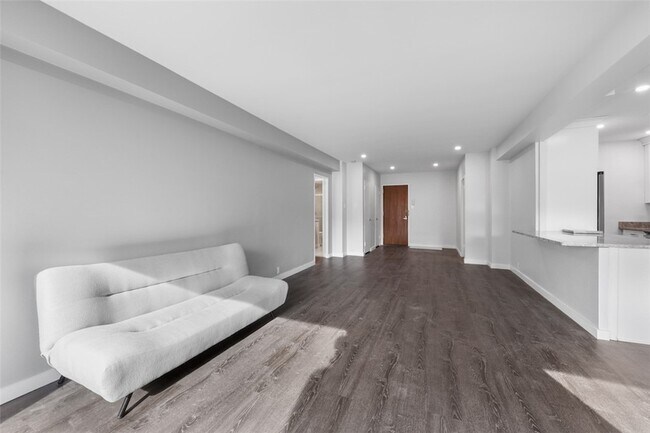 Building Photo - 320 Fort Duquesne Blvd