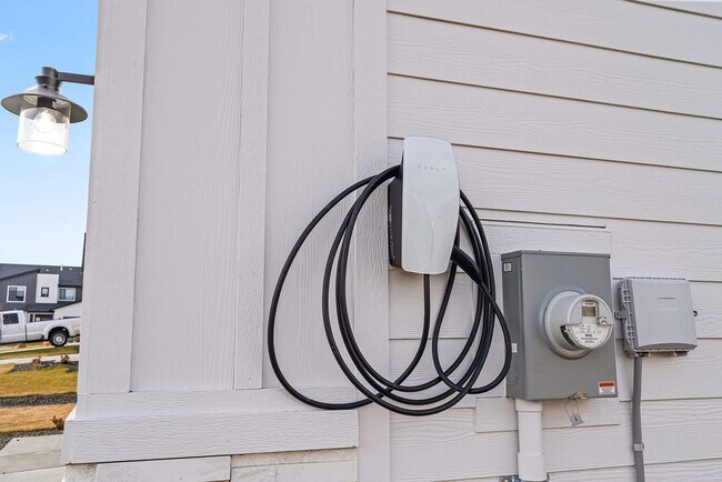 Building Photo - 1424 W Bass River Dr