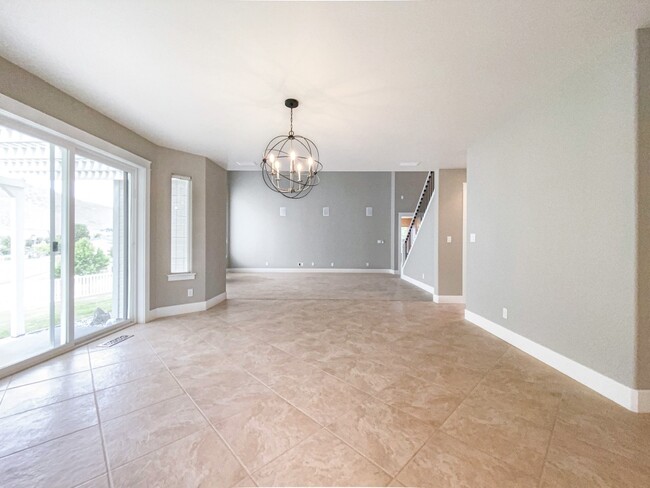 Building Photo - 2211 Morency Dr