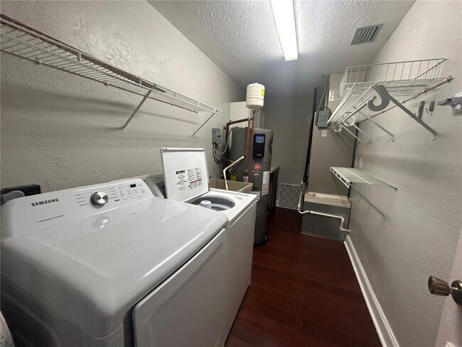 Building Photo - 3143 Fiesta Dr