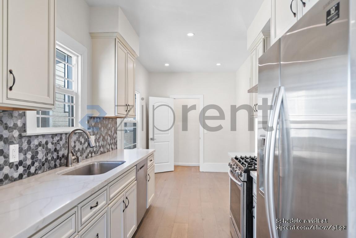 Building Photo - 2624 Adeline St