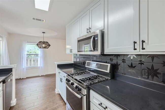 Building Photo - 6021 Perlita Dr