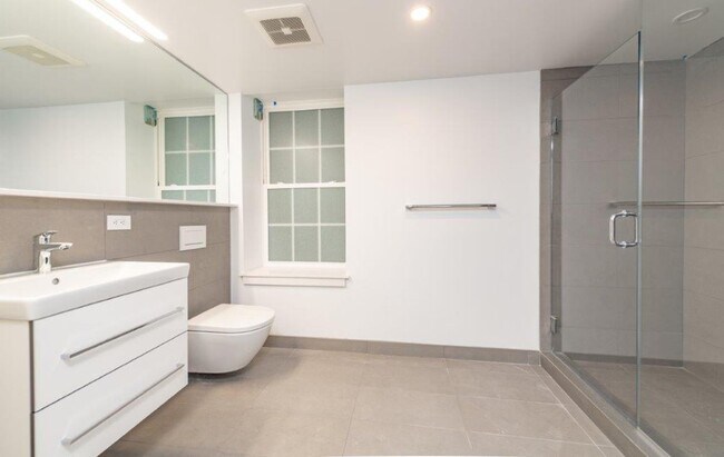 Building Photo - Modern, Renovated North End Studio with AC and No Fee!