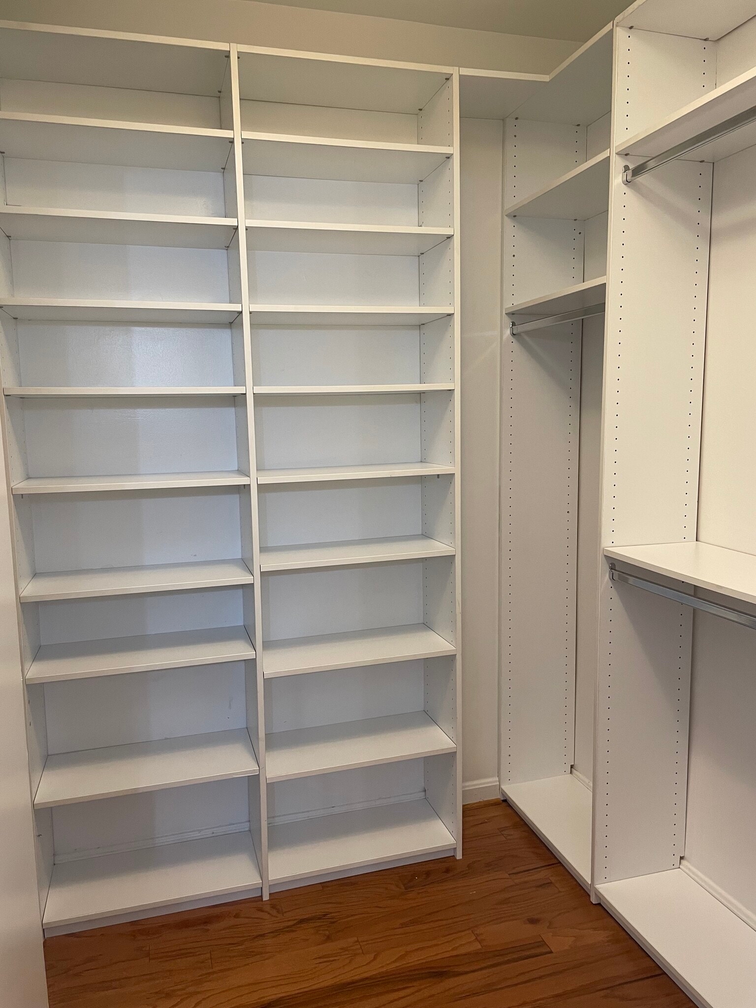 Walkin closet - 4551 Strutfield Ln