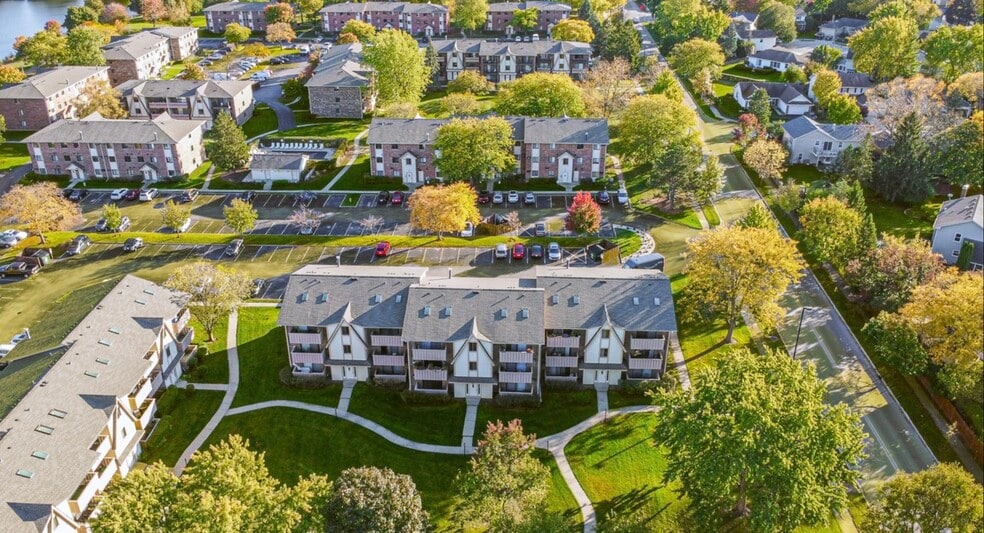 Century Park Condominiums - 18 Echo Ct