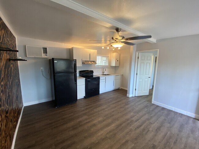 Building Photo - 433 N 14th St