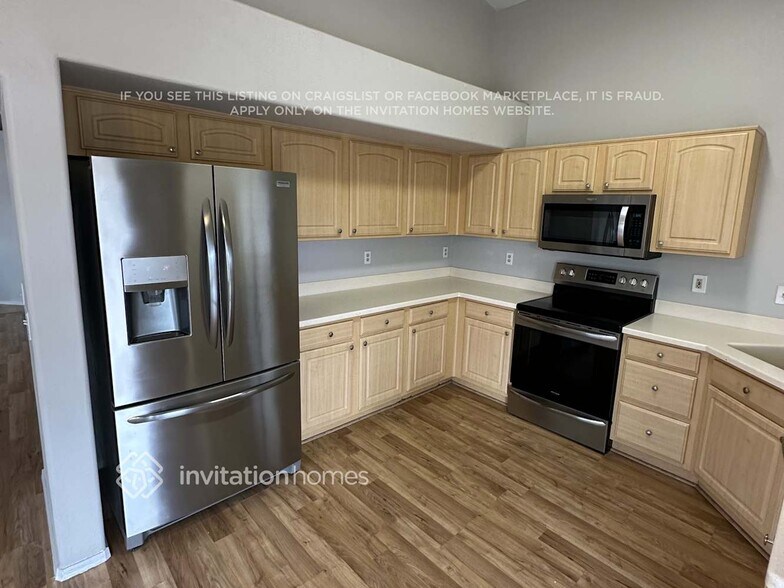 Building Photo - 12480 N 83rd Dr