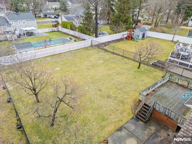 Building Photo - 327 Webster Dr