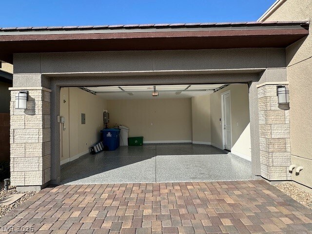 Building Photo - 6714 Desert Crimson St