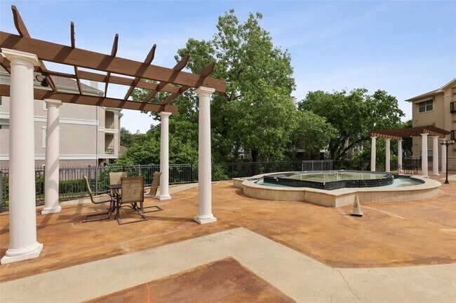 Building Photo - 3102 Kings Rd
