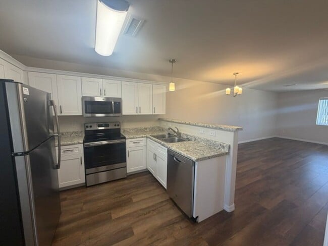 Building Photo - 470 Serenity Ct
