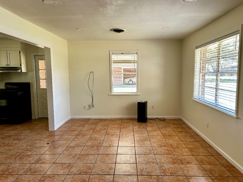 Building Photo - 120 Nolen St