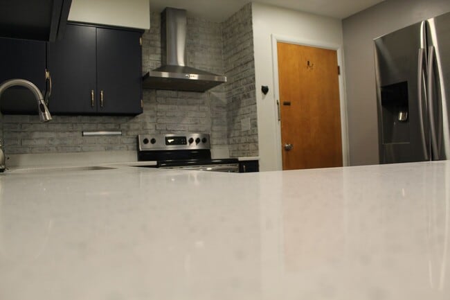 Building Photo - 4 Bedroom Ranch Home in Avon!